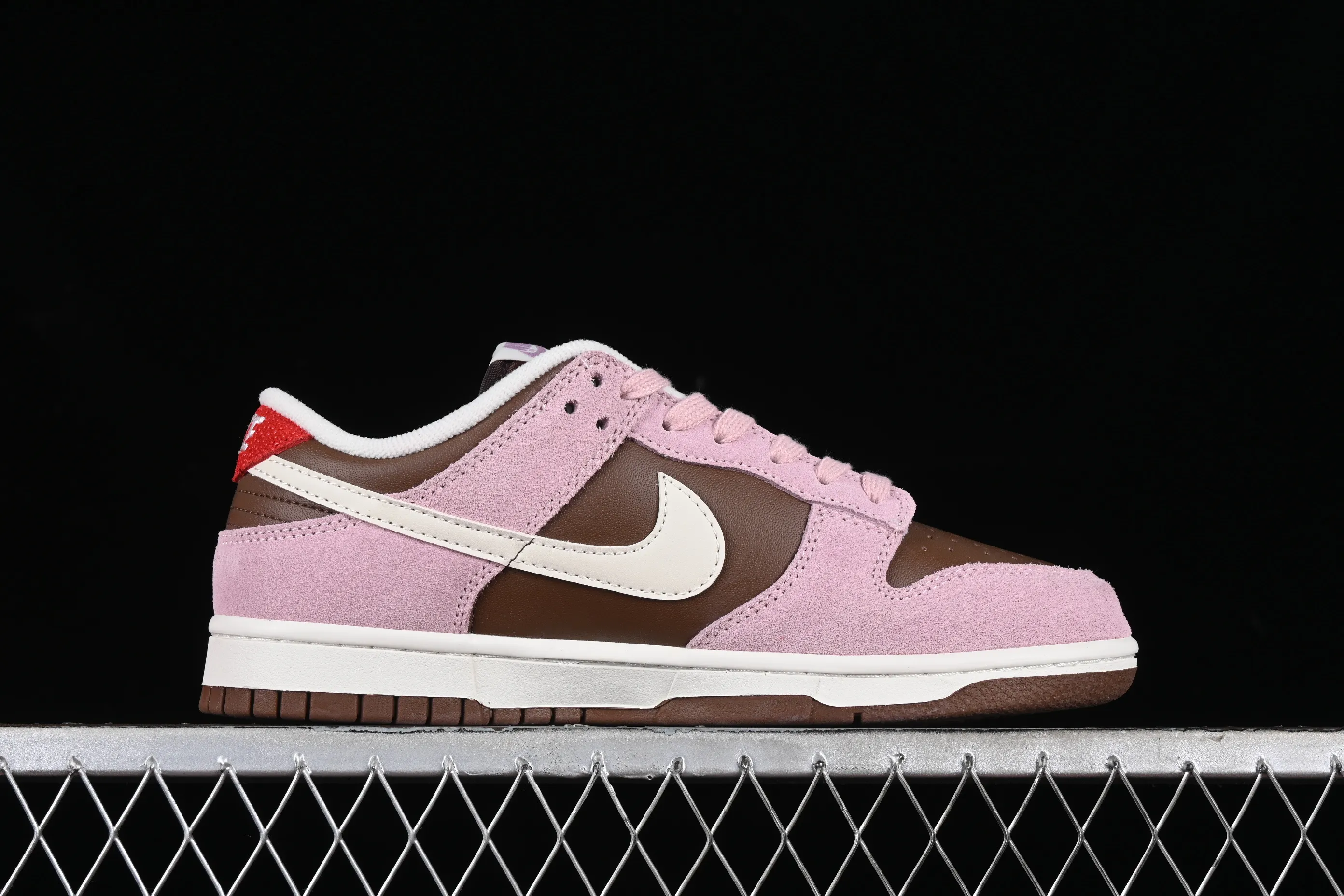 All Categories Nk SB Dunk Series Nk SB Dunk Low Low-top sneakers Stussy x Nk Dunk Low "Neapolitan" Reverse color SB low-top casual sneakers HM0987-200